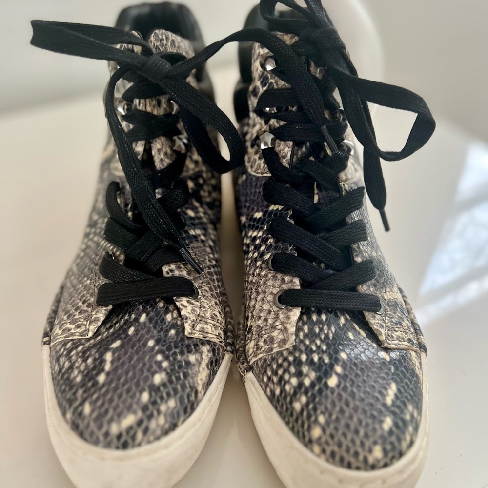 Cecelia New York Silow Leather Platform HighTop Sneaker Snakeskin 
Sz 7.5.